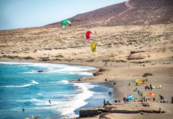 alquilaencanarias El Medano Galte, terrace and parking has Balcony rooms