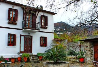 Archontiko Stafylopati allows 18 year olds to book a room