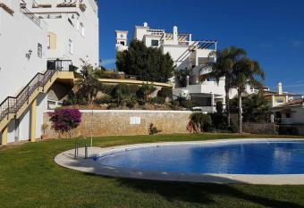 Fant  stico estudio en Urbanizaci  n Vela de Mar allows 18 year olds to book a room