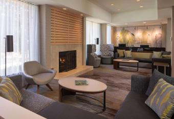 Sonesta Select Pleasant Hill has Balcony rooms