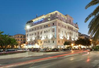 Hotel Esplanade has Smoking rooms