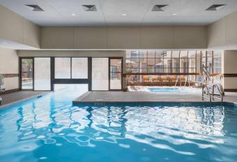 Sonesta Select Newport Middletown has Balcony rooms