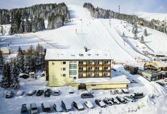 Lachtalhaus has Balcony rooms