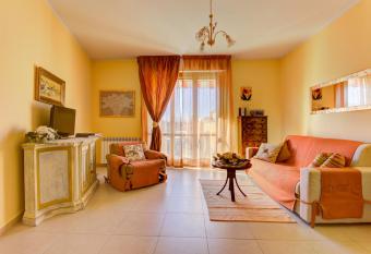 Shanty Home has Balcony rooms