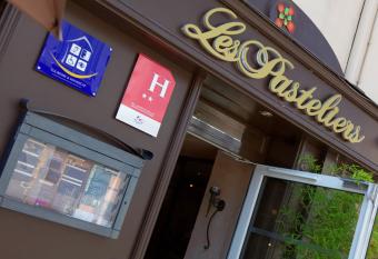 Logis H  tel - Les Pasteliers allows 18 year olds to book a room