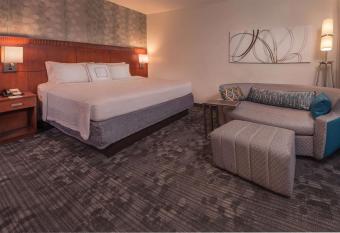 Sonesta Select Arlington Rosslyn has Balcony rooms