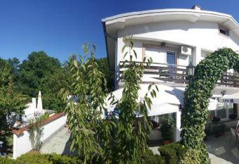 Guest House Major has Balcony rooms