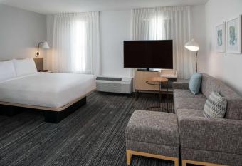 Sonesta Simply Suites Falls Church allows 18 year olds to book a room