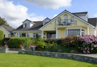 Oakfield has Balcony rooms