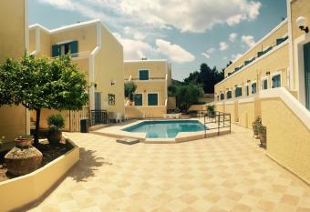 Esperides Maisonettes has Balcony rooms