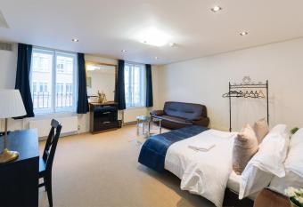 Mayfair Guesthouse has Balcony rooms