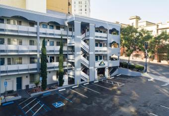 Days Inn by Wyndham San Diego/Downtown/Convention Center has Balcony rooms