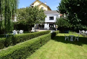 Hotel Les Terrasses allows 18 year olds to book a room
