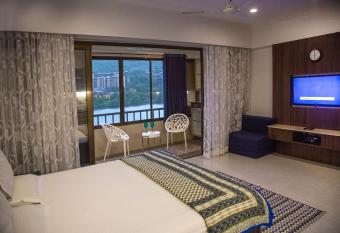 Lavasa Luxury Lakeview Studio has Balcony rooms