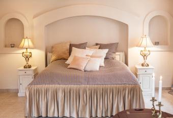 Skr  belev Gods Manor House allows 18 year olds to book a room