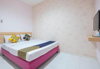 SPOT ON 2214 Wisma Jampea allows 18 year olds to book a room