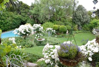 Three Oaks has Balcony rooms