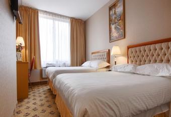 Flushing Hotel allows 18 year olds to book a room