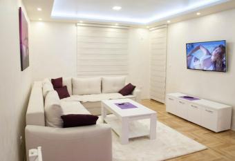 Istocno Sarajevo 02 allows 18 year olds to book a room