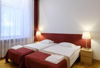 Hotel Metropolis allows 18 year olds to book a room