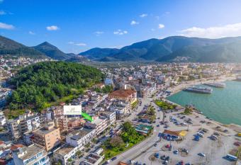 Jolly Hotel has Balcony rooms
