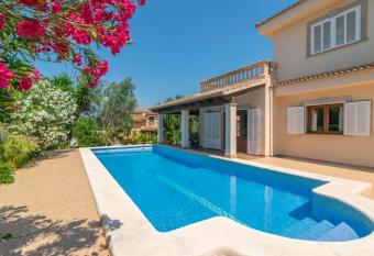 Villa Son Serra has Balcony rooms
