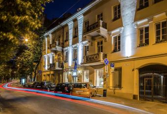 Ivolita Vilnius allows 18 year olds to book a room