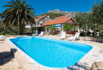 Holiday Resort Balota has Balcony rooms