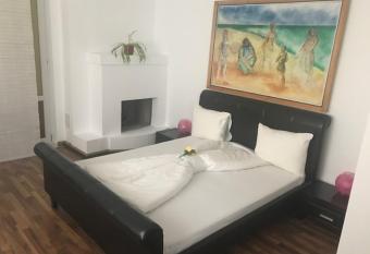 Pension La Noblesse has Balcony rooms