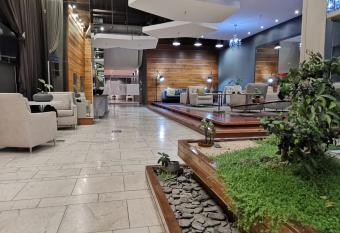 The Franklin Luxury Apartments has rooms with a private hot tub