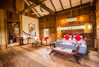 Kampot River Residence has Balcony rooms