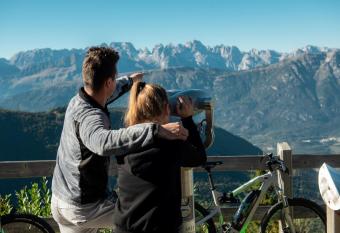 Chalet Caminetto has Balcony rooms