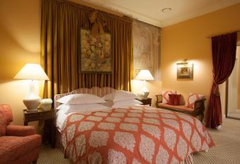 NARUTIS hotel allows 18 year olds to book a room