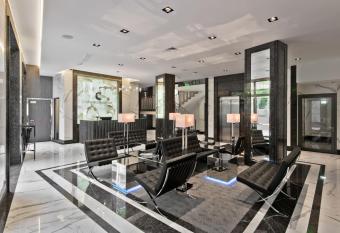 Congress Avenue Hotel allows 18 year olds to book a room