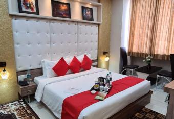 Hotel Surya Palace allows 18 year olds to book a room