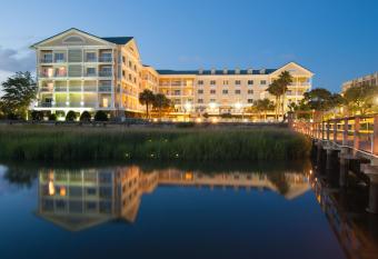 Courtyard Charleston Waterfront has Balcony rooms