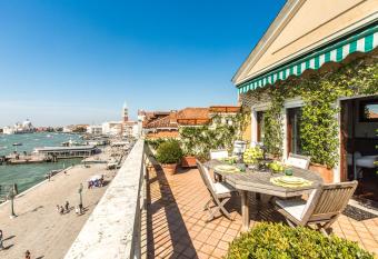 Attic Boutique San Marco R&R has Balcony rooms