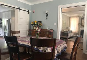 Morning Sun Inn - Pittsburgh has Balcony rooms