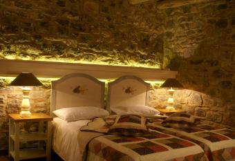 Argyriou Wine Tasting Guest House has Balcony rooms