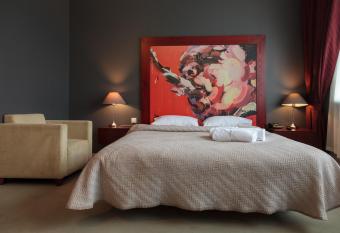 Hotel Navalis, Klaip  da allows 18 year olds to book a room