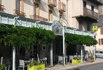 H  tel Restaurant Aux Armes D Estaing has Balcony rooms