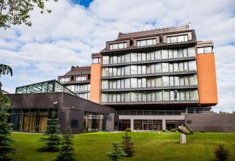 Vanagupe Spa Resort has rooms with a private hot tub