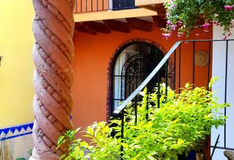 Villa Alfonsina has Balcony rooms