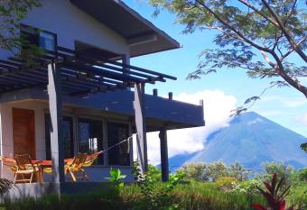 Ananda Guesthouse has Balcony rooms