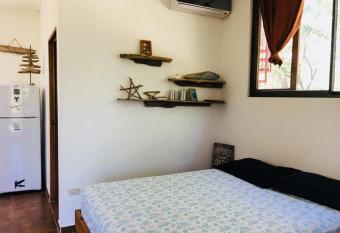 Mundaka : Burnt Toast Surfcamp has Balcony rooms