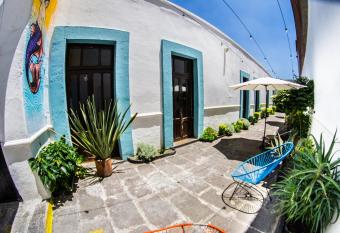 Gente de M  s Bnb allows 18 year olds to book a room