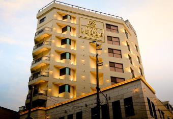 Londoner Hotel Gwangan has rooms with a private hot tub