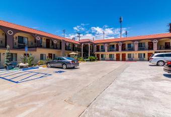 Glenridge Inn Glendale - Pasadena allows 18 year olds to book a room