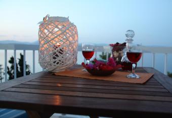 iliana s seaside maisonette has Balcony rooms