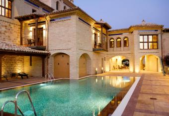 Hotel Villa de Alqu  zar has Balcony rooms